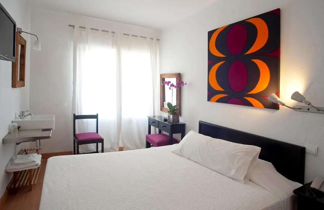 Hostal Parque Ibiza-1